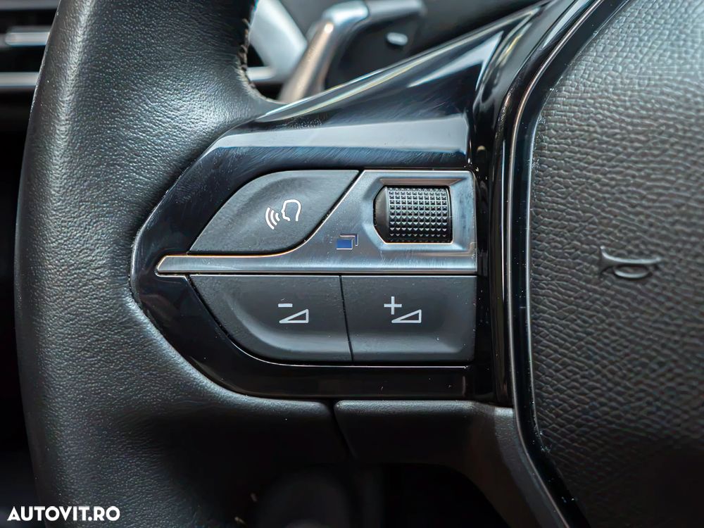 Peugeot 3008 225 e-EAT8 Allure Pack - 32