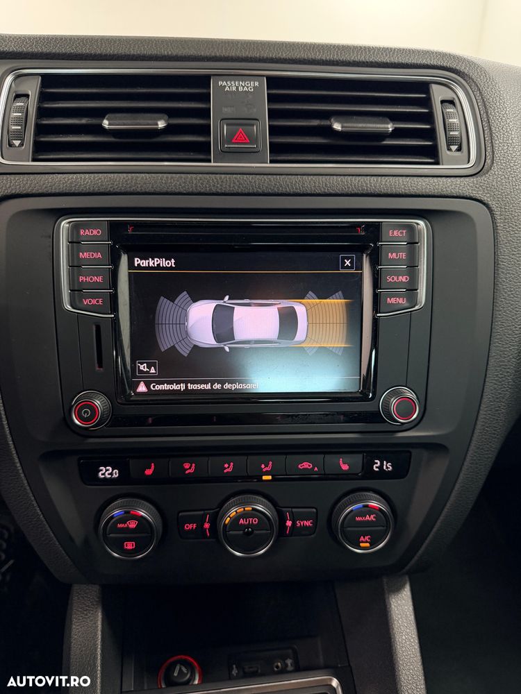 Volkswagen Jetta 2.0 TDI DSG Comfortline - 13