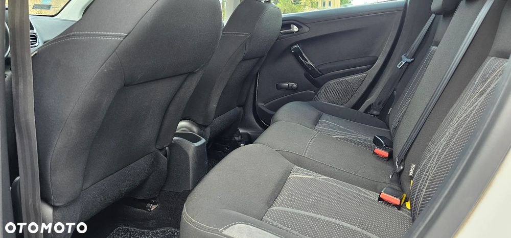 Peugeot 208 82 VTI Allure - 16