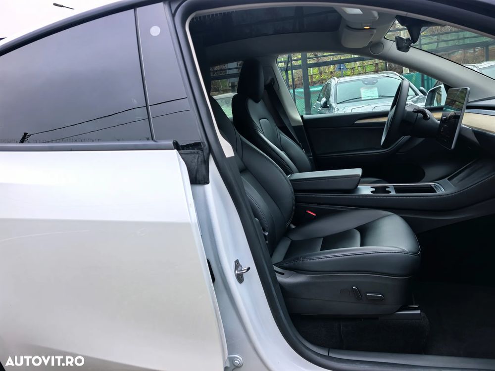 Tesla Model Y - 13