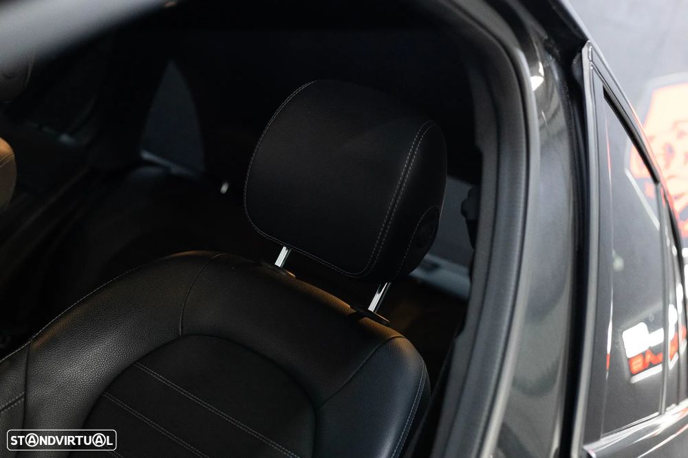 Mercedes-Benz GLC 300 e 4Matic 9G-TRONIC AMG Line - 24