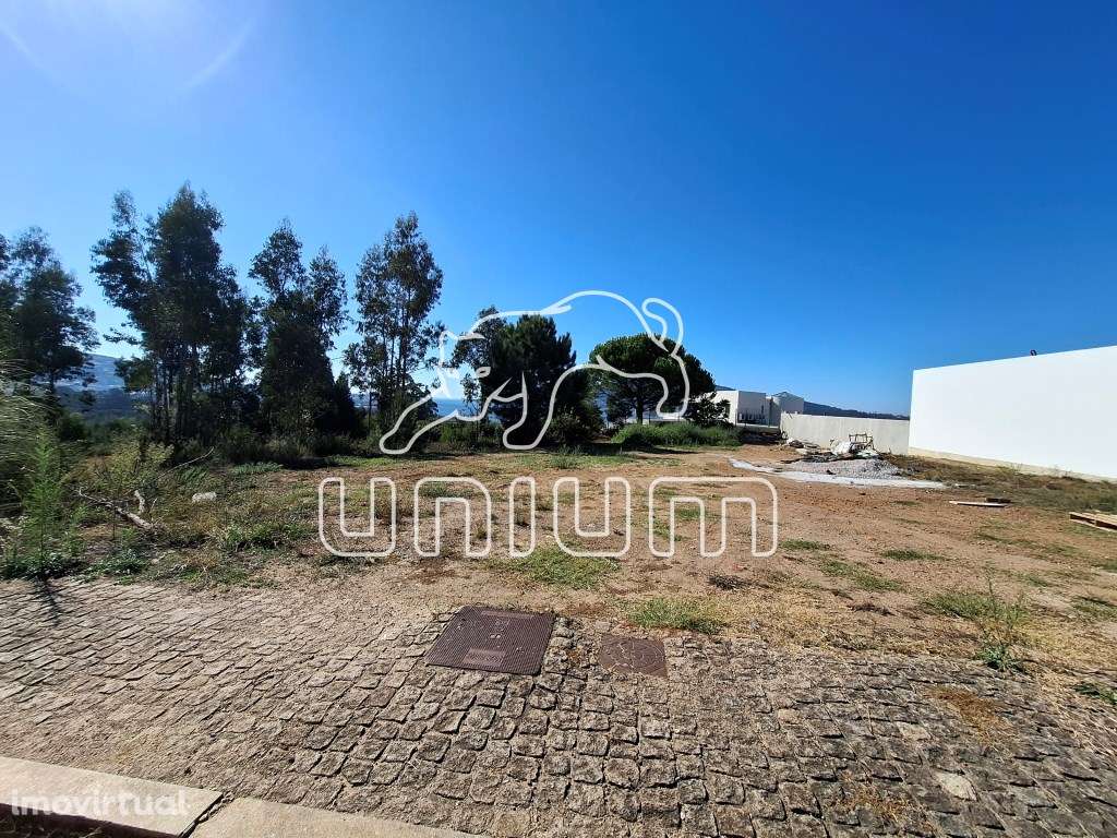 Terreno com vista para o Rio Minho - Grande imagem: 2/4