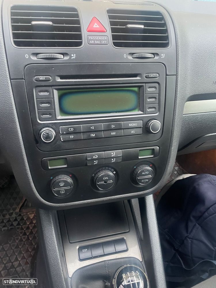 VW Golf 2.0 TDi Comfortline - 9