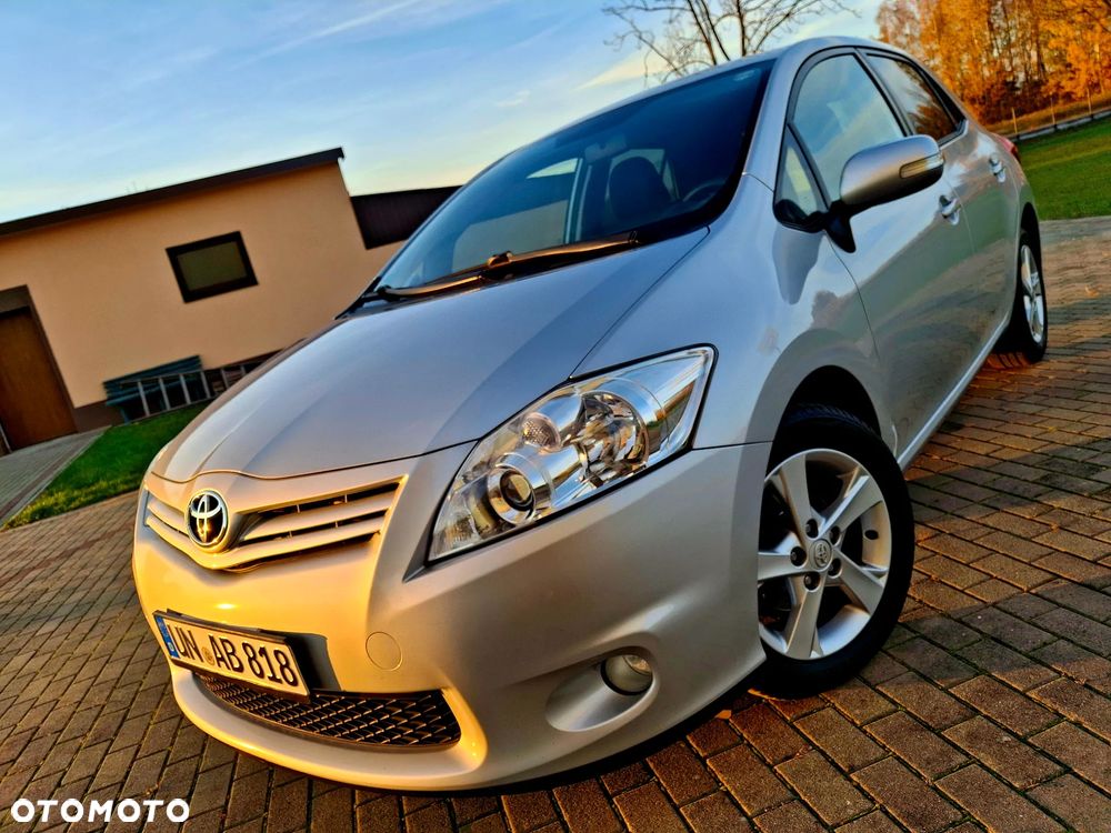 Toyota Auris 1.6 Executive - 1