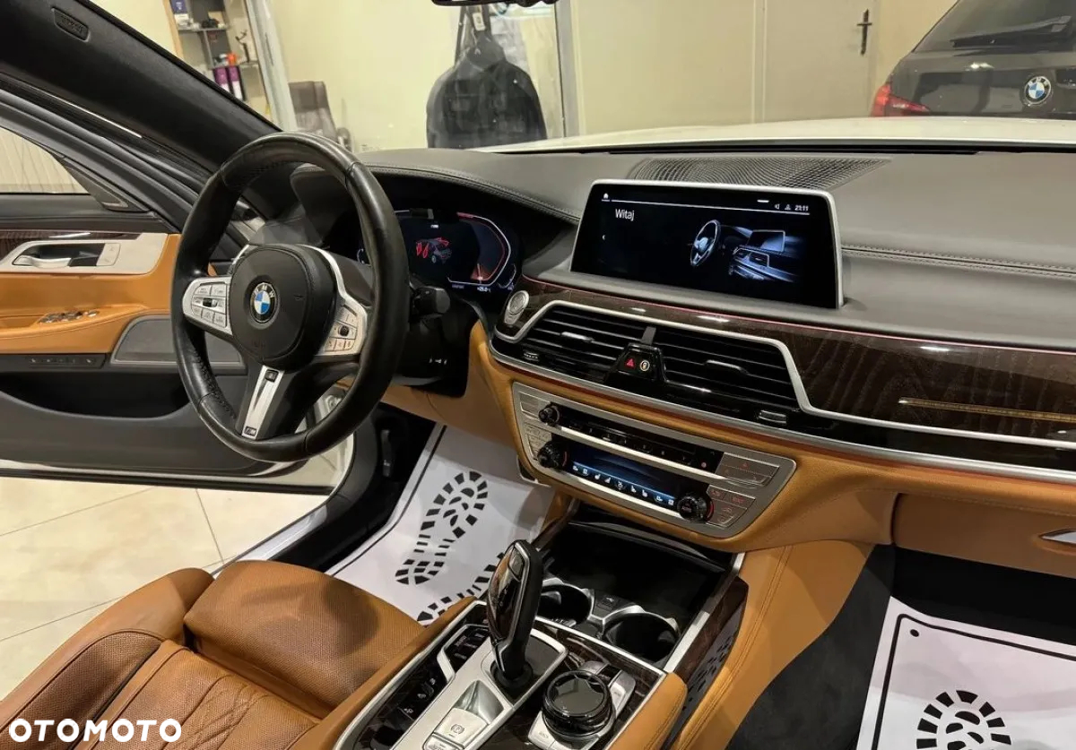 BMW Seria 7 750Li xDrive sport - 39
