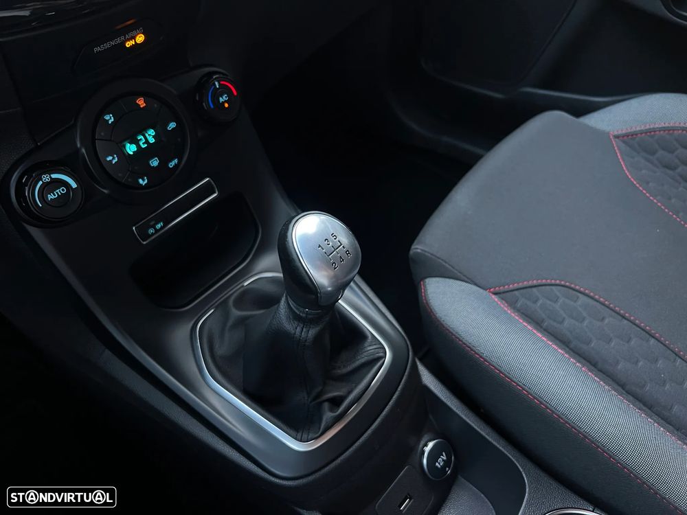 Ford Fiesta 1.0 EcoBoost ST-Line X - 17