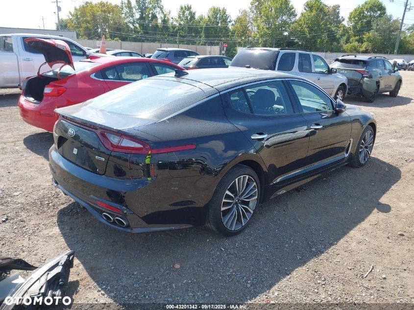 Kia Stinger - 2