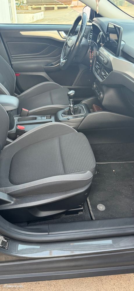Ford Focus SW 1.5 TDCi EcoBlue Business - 19
