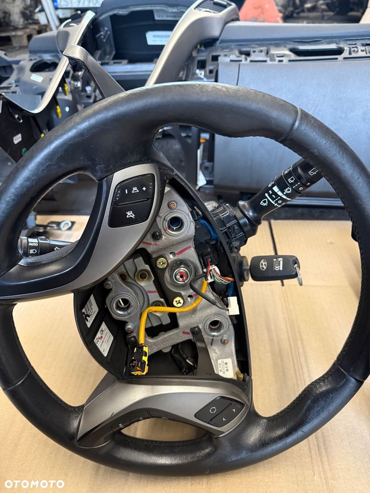Hyundai i30 Wspomaganie elektryczne 56300A6200 - 1000 złoty  Konsola z poduszkami - 1000 złoty  Kierownica - 300 złoty  Manetki 944202K560 - 150 złoty  Stacyjka i30 - 150 złoty  Poduszki kurtyny i30 -  85010A6000 - 150 złoty  85020A6000 - 150 złoty  Dźwignia zmiany biegów 84650A6000X - 150 złoty  Panel klimatyzacji (2 sztuki) 97250-A6040GU - 150 złoty sztuka  Radio 96170 A6210GU (2sztuki) - 250 złoty sztuka  Hyundai licznik 94003 A6510 (2 sztuki) - 250 złoty  Moduł bsi:  91950-A6021 - 100 złoty  91950-A6041 - 100 złoty  Sterownik assy:  95400-A6011 - 100 złoty  95400-A6021 - 100 złoty  Sterownik silnika: 39130-2A610 - 500 złoty  Sensor poduszek:  95910A6000 - 150 złoty  95910A6300 - 150 złoty  Moduł haka D-52249 - 150 złoty  Komputer sterownik bosch:  0281016011 - 250 złoty  0281013402 (2 sztuki) - 350 złoty sztuka  0281015437 - 250 złoty  0281017213 - 200 złoty  0281014291 - 100 złoty  0281015864 - 500 złoty  0281014292 (2 sztuki) - 250 złoty sztuka  Komputer silnika:  391122B100 (4 sztuki) - 400 złoty sztuka  391122B200 (4 sztuki) - 400 złoty sztuka  391122B102 (4 sztuki) - 250 złoty sztuka  391122B140 - 800 złoty  Sterownik komputera:  391192B700 - 250 złoty  391122b125 - 200 złoty  391102BGB3 - 200 złoty - 14