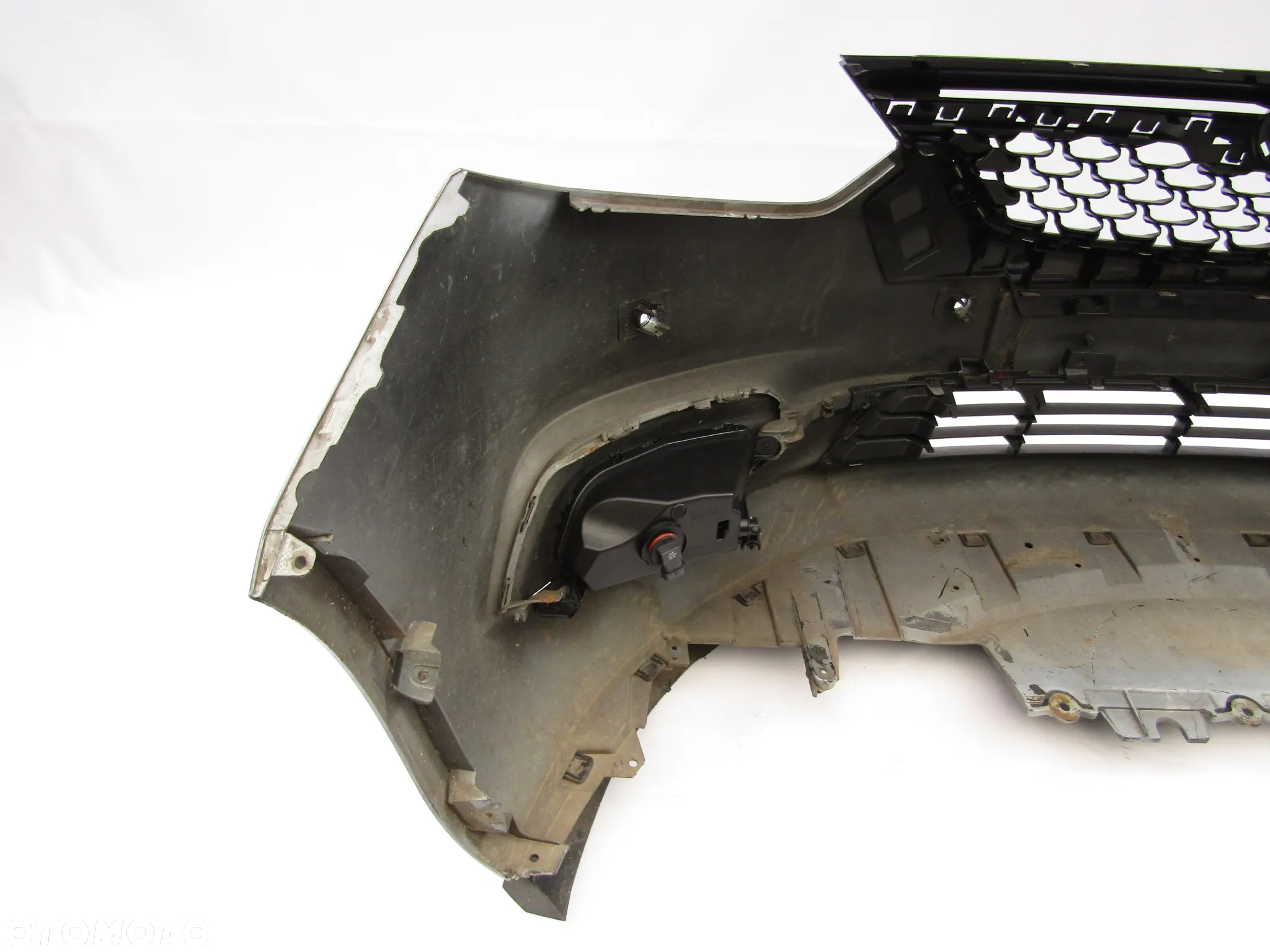 Zderzak przedni Opel Zafira C FL 16 - 19  Pdc-4  + Atrapa Kod lakieru 10B - 17