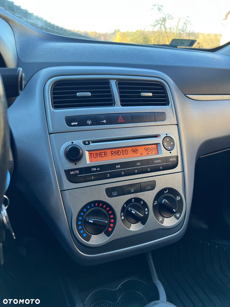 Fiat Punto 1.4 Young - 13