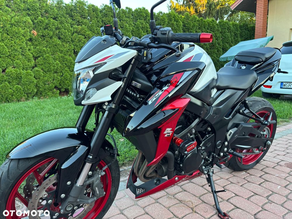 Suzuki GSX - 22