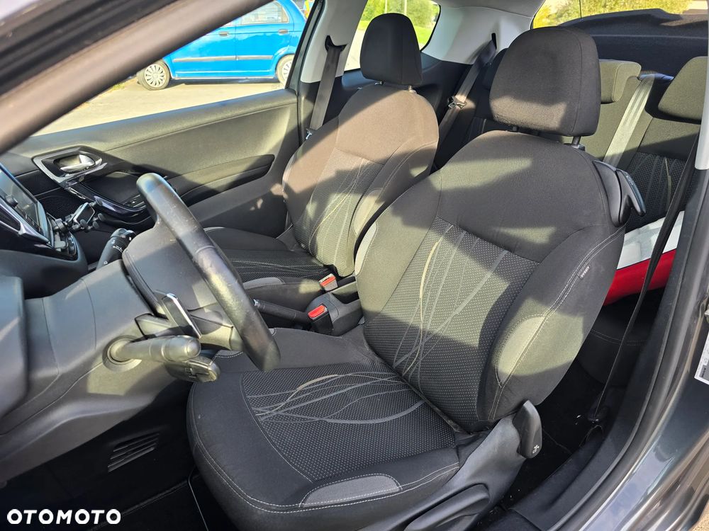 Peugeot 208 - 19