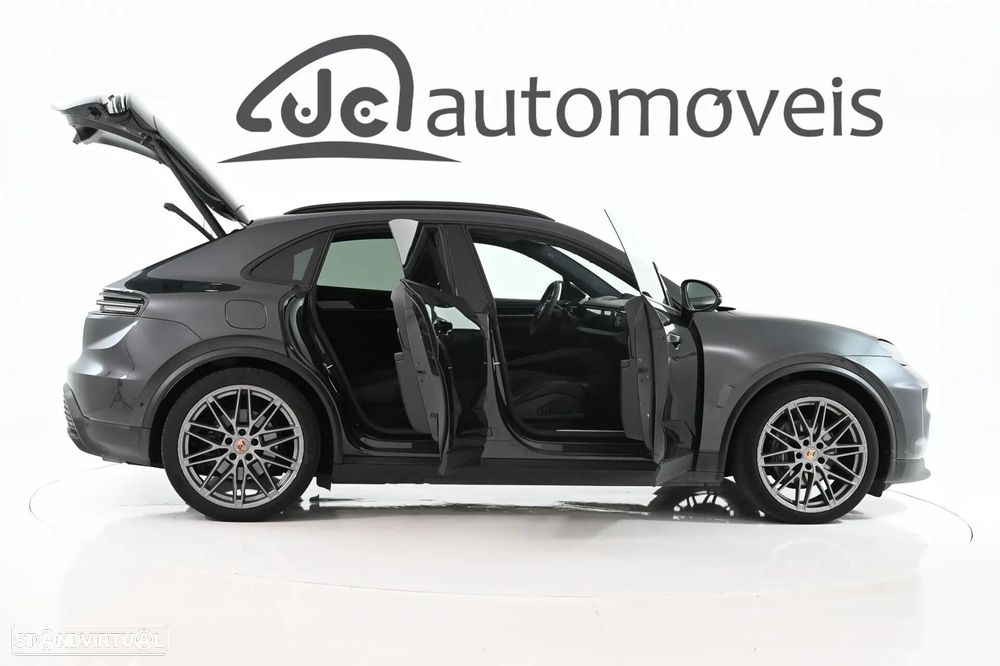 Porsche Macan Electric 4 - 7