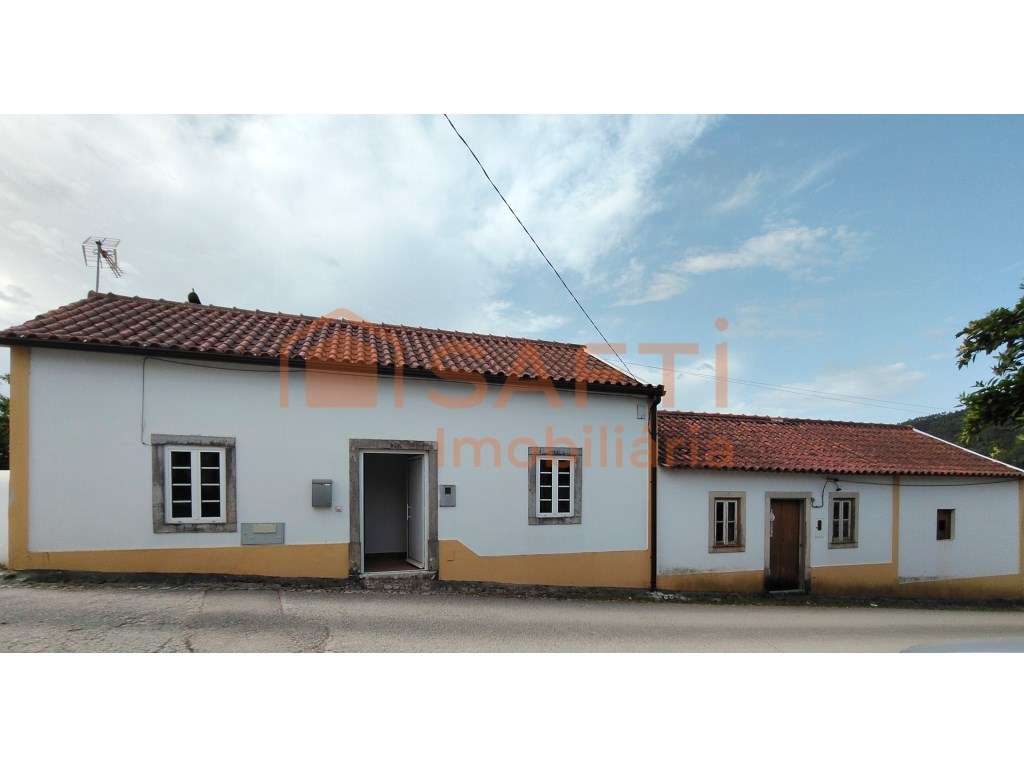 MORADIAS T3 RENOVADA + MORADIA T2 POR RESTAURAR. - Grande imagem: 2/52