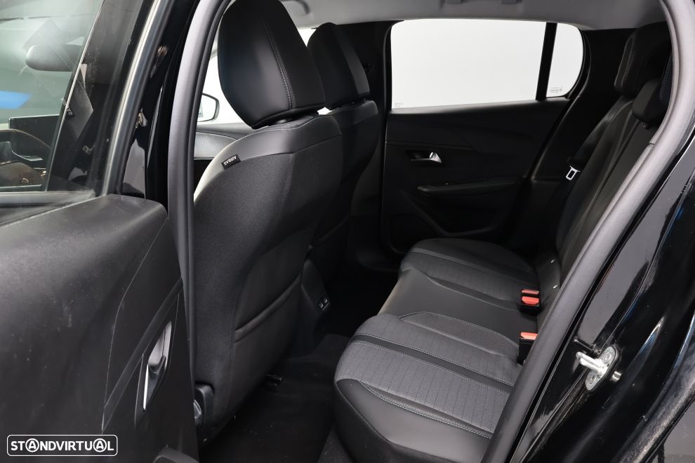 Peugeot 208 1.2 PureTech Allure - 23