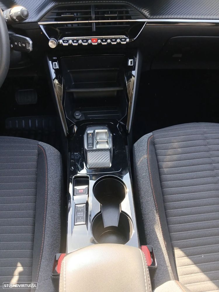 Peugeot 2008 1.2 PureTech Active Pack EAT8 - 22