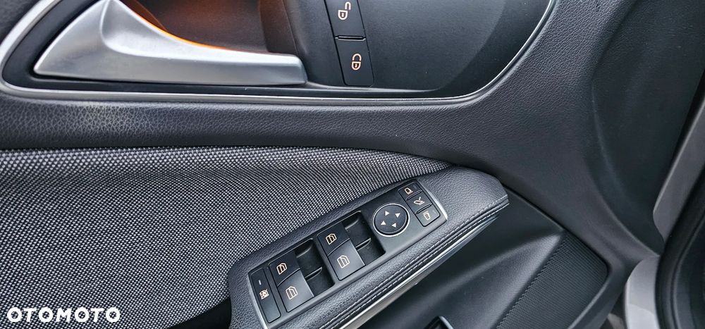 Mercedes-Benz GLA 200 7G-DCT Style - 15