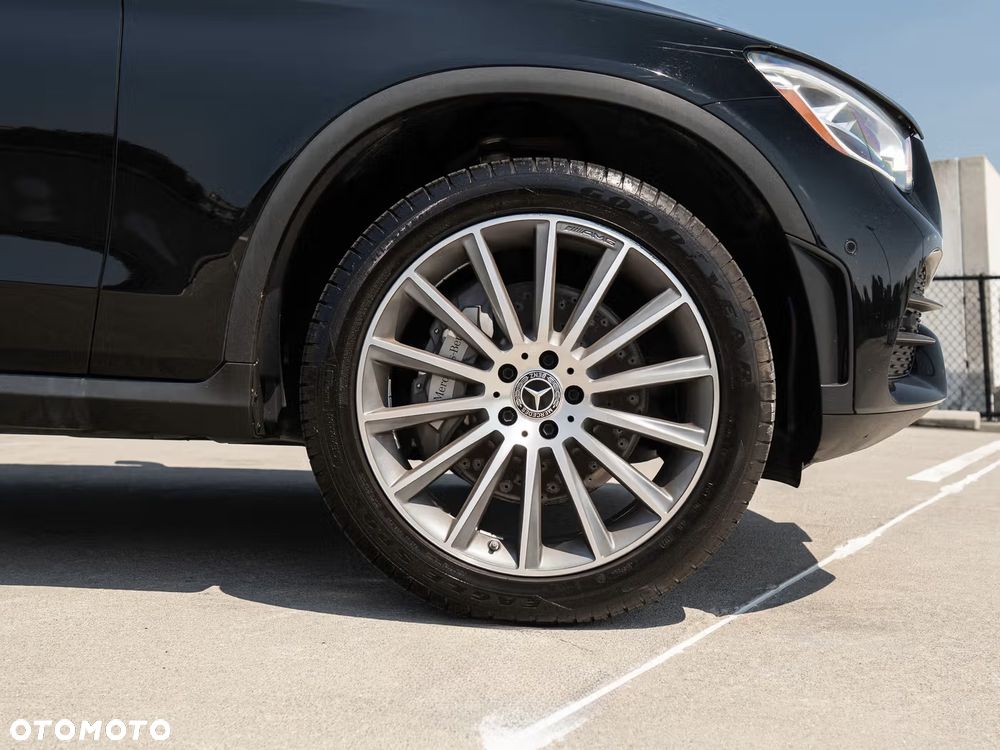 Mercedes-Benz GLC 300 4Matic 9G-TRONIC AMG Line - 11