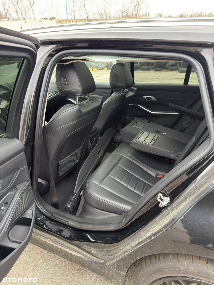 BMW Seria 3 330i xDrive - 10