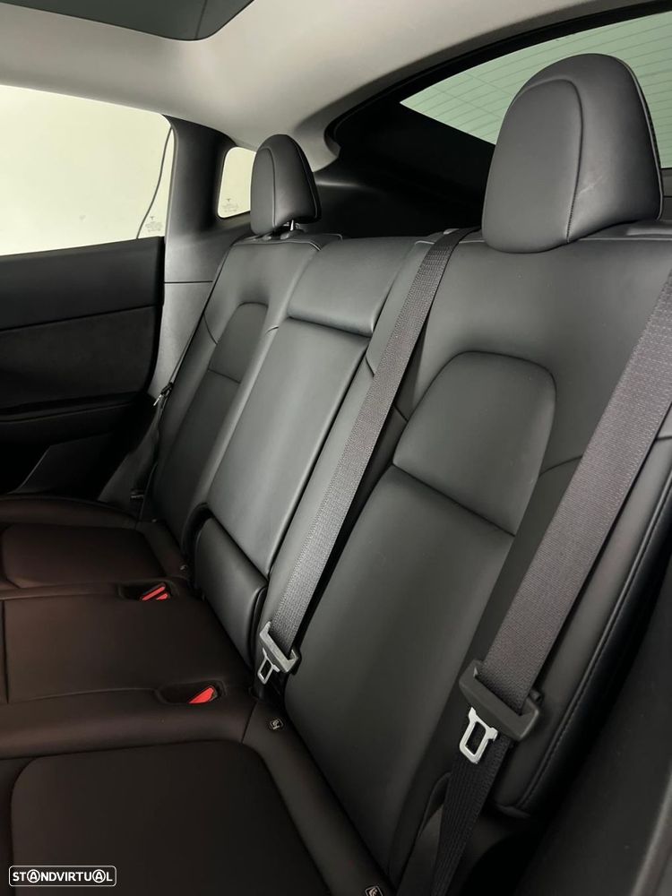 Tesla Model Y Long Range Dual Motor AWD - 18