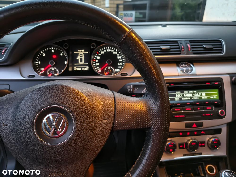 Volkswagen Passat 2.0 TDI Trendline - 16