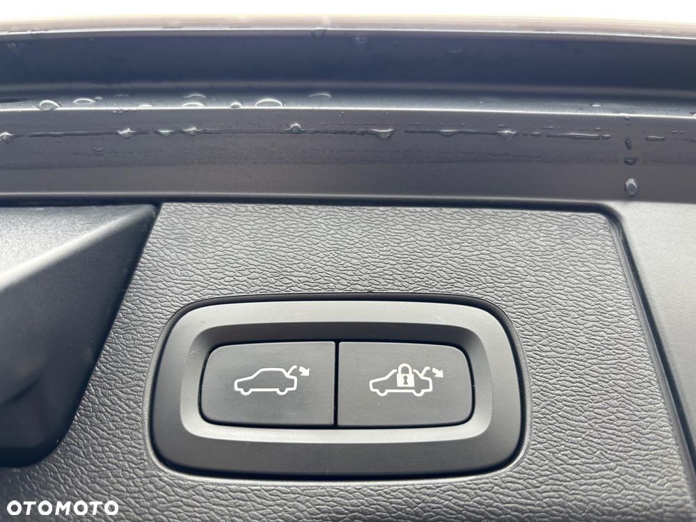Volvo XC 60 T8 AWD Plug-In Hybrid R-Design - 13