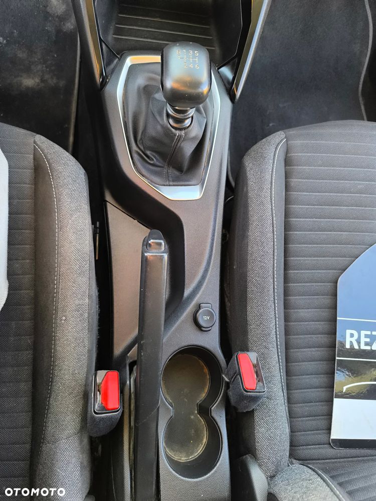 Peugeot 2008 1.2 Pure Tech GPF Style S&S - 6