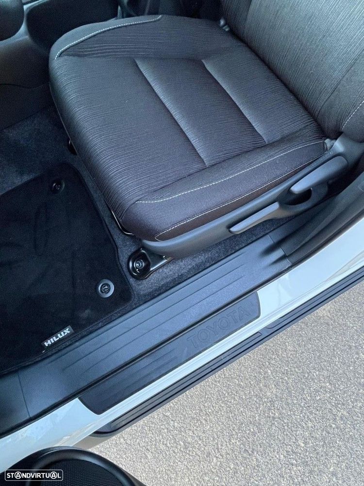 Toyota Hilux 2.4 D-4D 4WD CD CH Aut. - 47