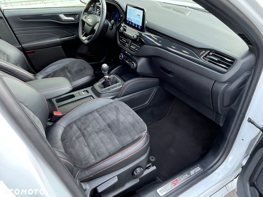 Ford Kuga 2.0 EcoBlue Hybrid ST-LINE X - 31