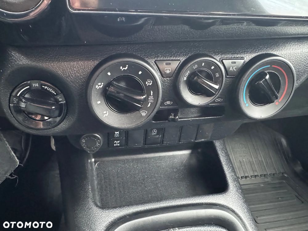 Toyota Hilux 2.4 D-4D Extra Cab DLX 4x4 - 19