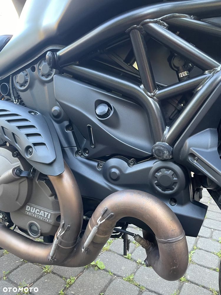 Ducati Monster - 11