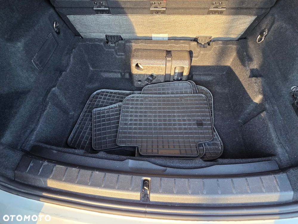 BMW Seria 2 218d - 17