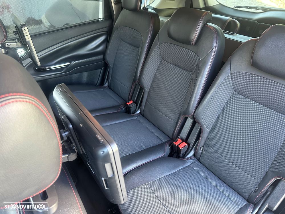 Ford S-Max 2.2 TDCi Titanium 7L - 36