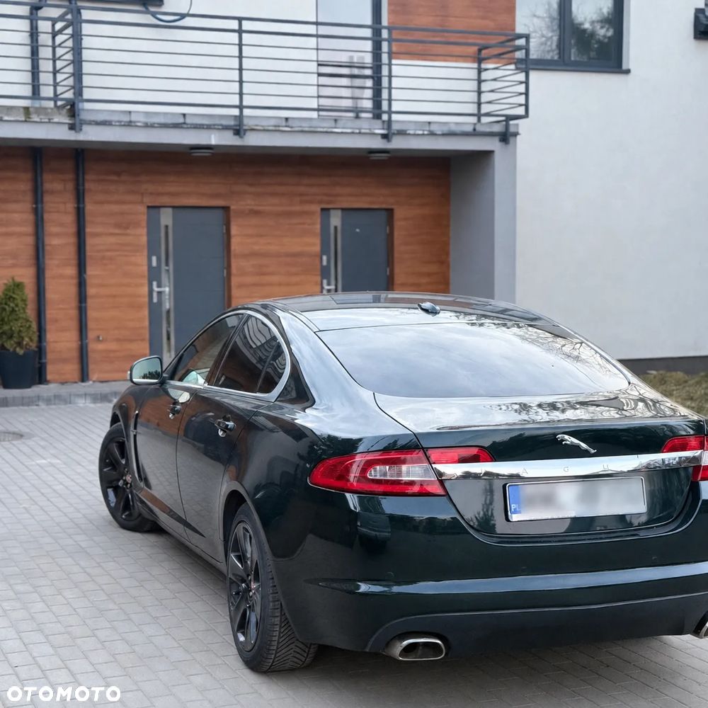 Jaguar XF 2.7 V6 D Premium Luxury - 4