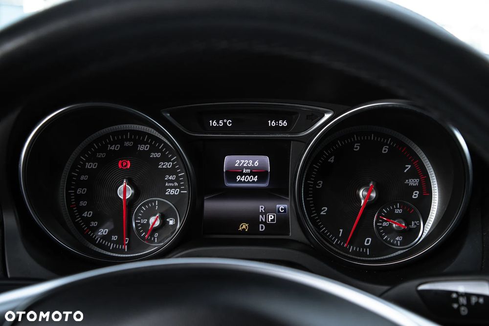 Mercedes-Benz CLA 220 4-Matic AMG Line - 13