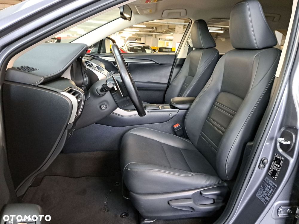 Lexus NX 300h F Impression AWD - 32