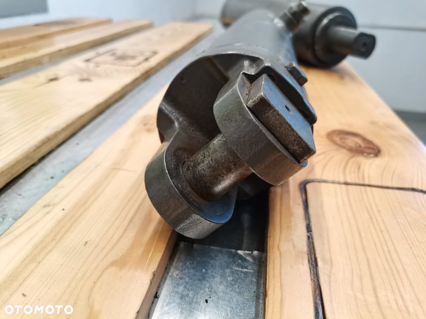 Siłownik podnośnika Massey Ferguson 6714 - 3