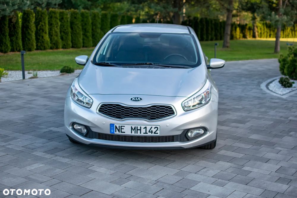 Kia Ceed - 10