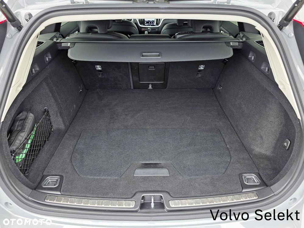 Volvo V60 Cross Country - 19