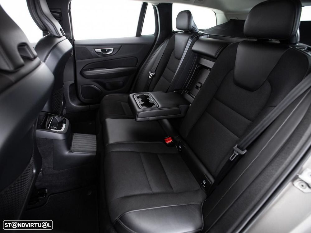 Volvo V60 2.0 T8 AWD TE Momentum Plus - 11