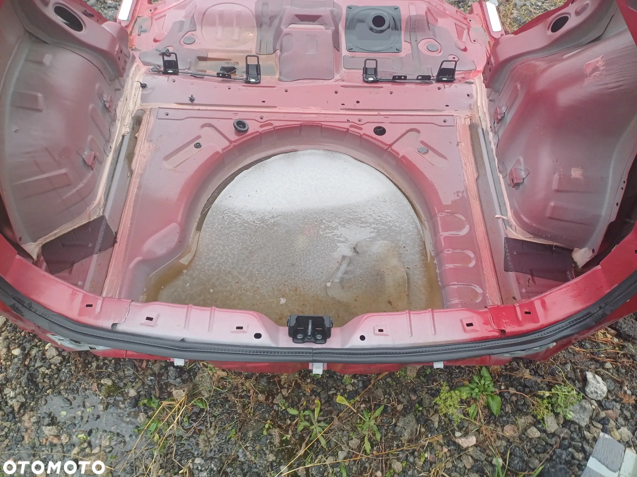 Pas tylny tylni wanna podłoga bagażnika Nissan Qashqai II  j11 18r - 2