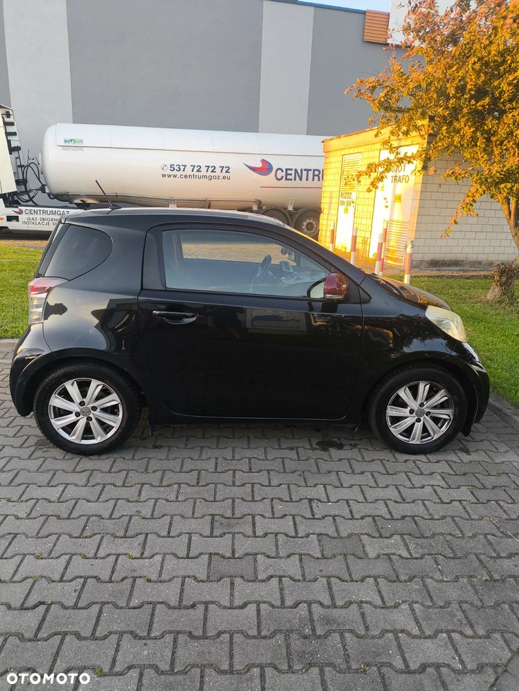 Toyota iQ - 4