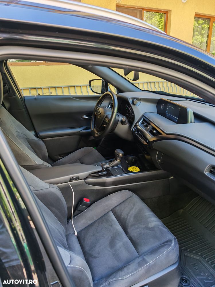 Lexus UX 250h Business Edition - 12