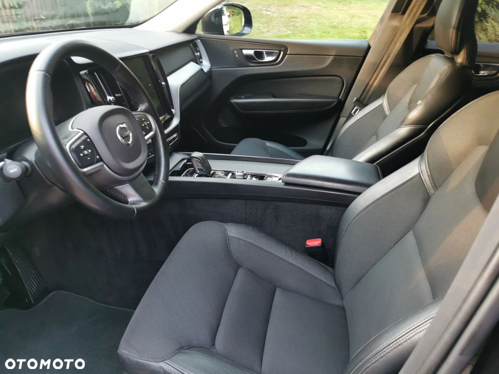 Volvo XC 60 B4 D AWD Geartronic Momentum Pro - 11