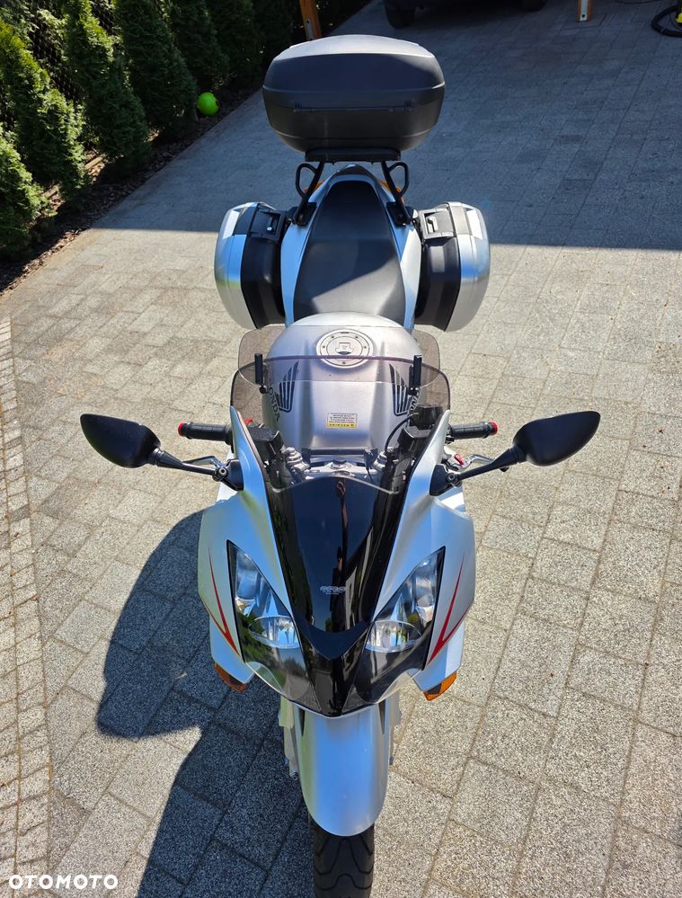 Honda VFR - 8