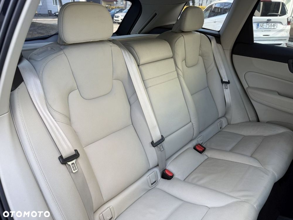 Volvo XC 60 T6 Plug-In Hybrid AWD Inscription - 33