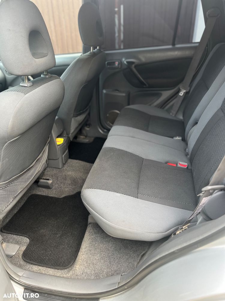 Toyota RAV4 - 6