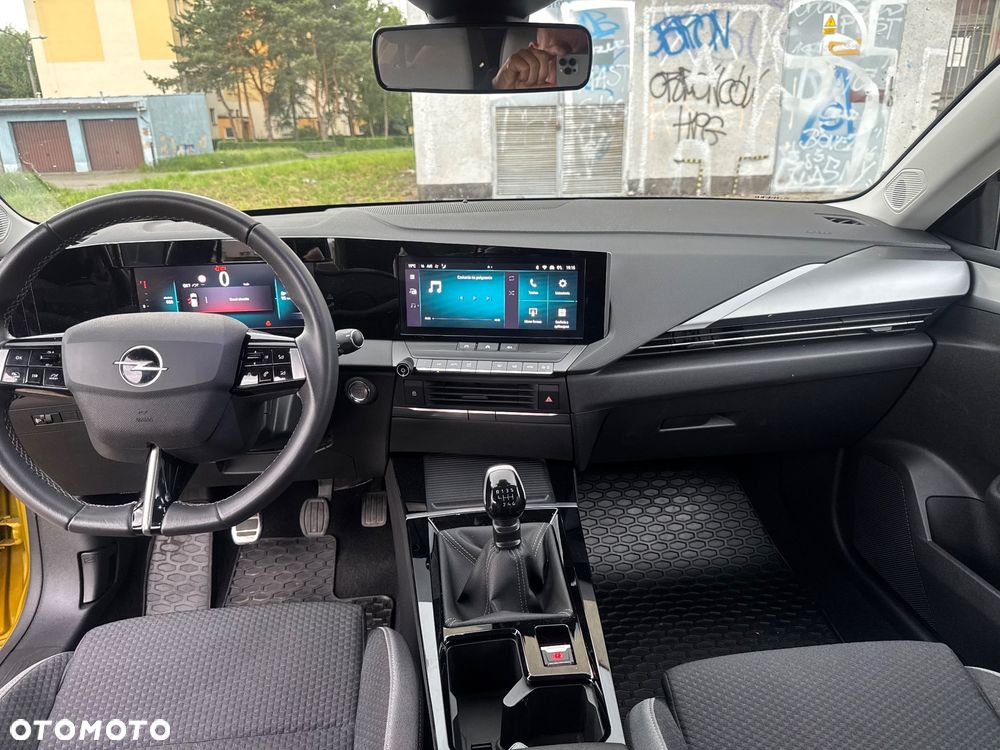 Opel Astra 1.2 T Edition S&S - 28