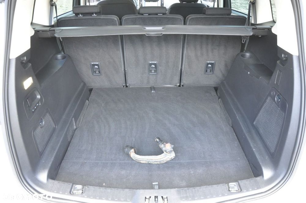 Ford S-Max - 11
